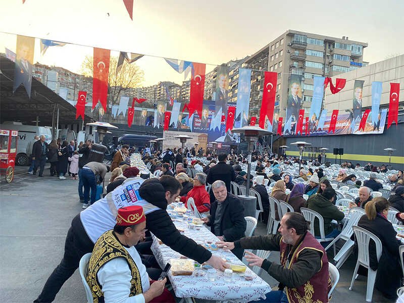 İstanbul İftar Organizasyonu Plastik Masa Sandalye Kiralama